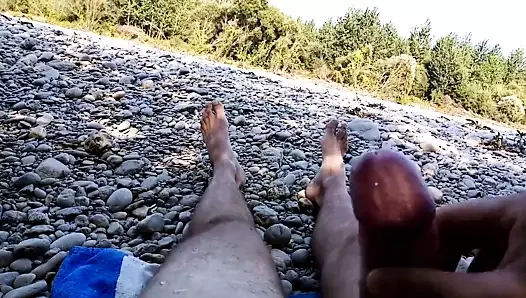 nehir kenarında mastürbasyon