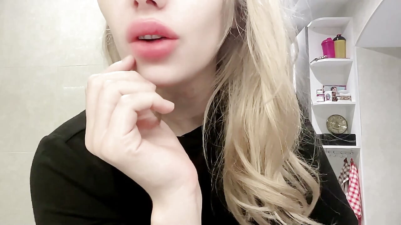 Extremely seductive & naughty lips worship and JOI session
