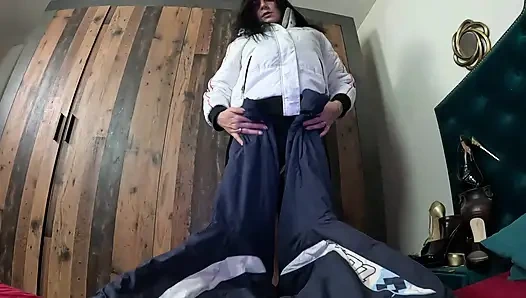 Двойной фетиш с пуховиком - сексуальный танец, мягкое прикосновение и мастурбация 325