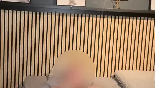 Saat kau sendirian di rumah dan hanya ingin bermain dengan dildomu.