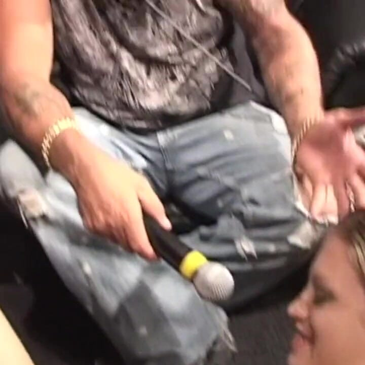Kız kıza dildo gösterisi