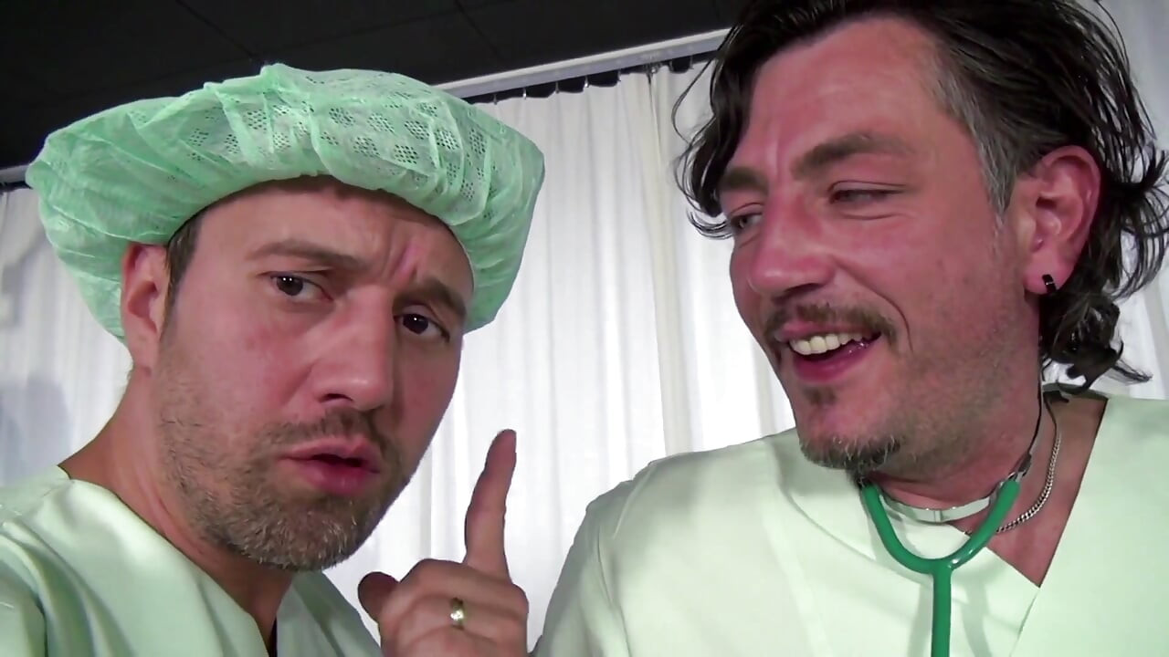 Bari gand vali paripakv ki gand tin logon vali chudaee men tori jati hai