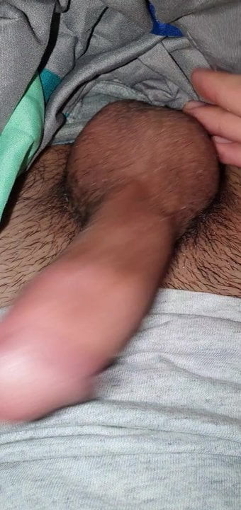 彼のチンポをしごく甘い