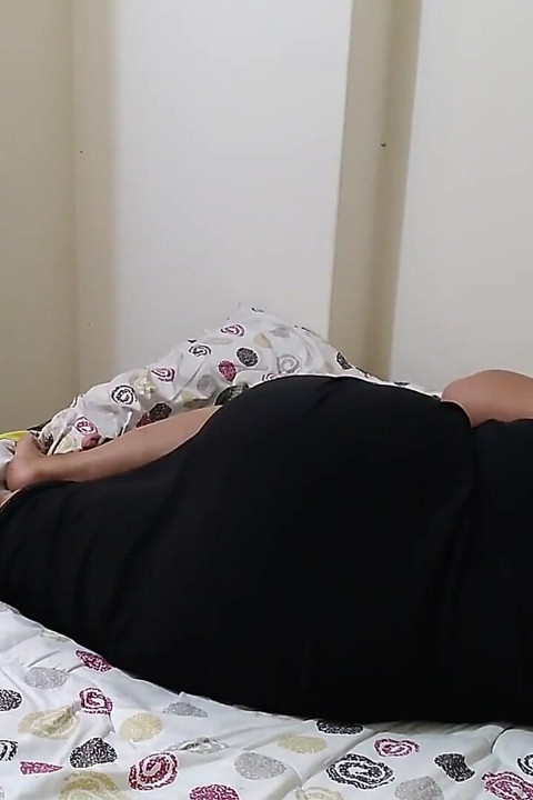 Busty Stepmom & Stepson Share Bed & Fuck