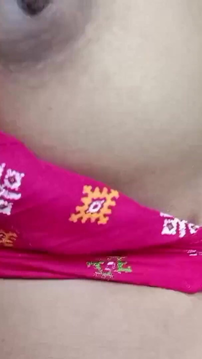 你的嫂子用手指把屄汁噴出來 | 短片 1