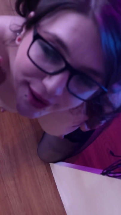 Σέξι επιστήμονας χύνει πειραματικό αφροδισιακό στον εαυτό της | Κλιπ 2