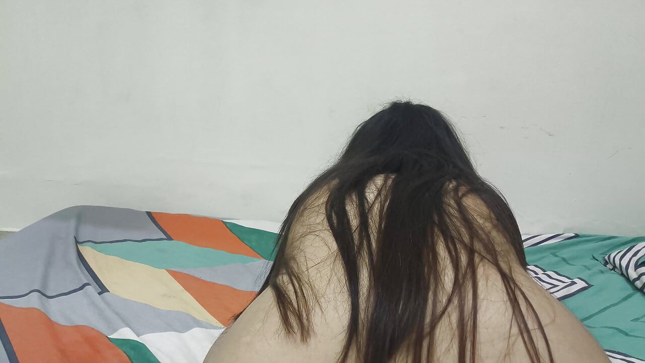 Saara si cewek sange india lagi asik masturbasi memeknya sendirian - video xxx yang hot banget