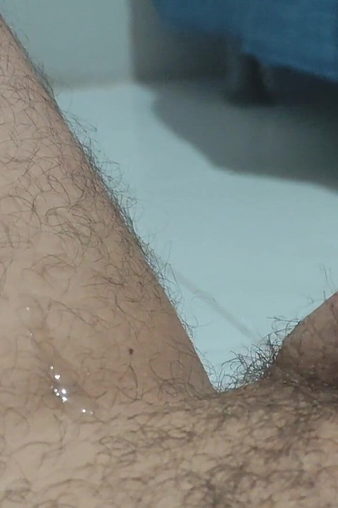 镜子里的年轻阴茎三重高潮.