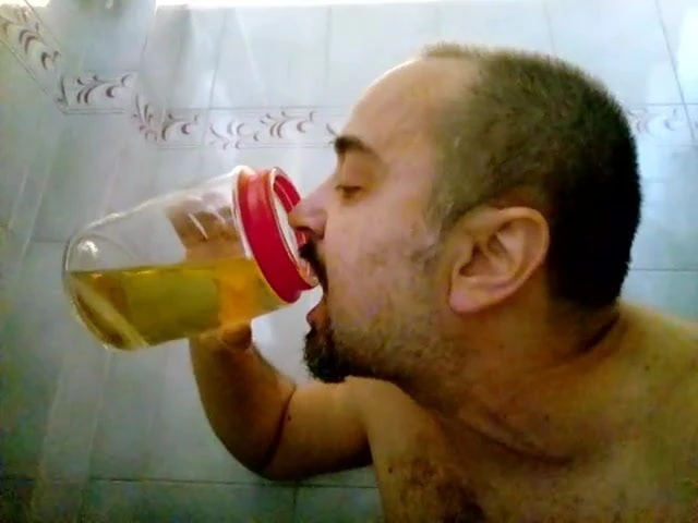 Koklos - apna chehra dhokar apne peshab ke sath