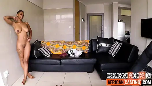 Эта натуральная- чернокожая 19-летняя с натуральными сиськами сказала только кончик... в итоге, принимает каждый дюйм, пока ее сиськи подпрыгивают