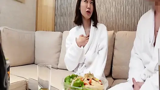Hotel Rush. Cewek ini Mengambil Kendali Dari Detik Pertama