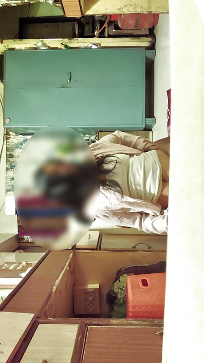 I called my desi girlfriend to my house and swollen her pussy.