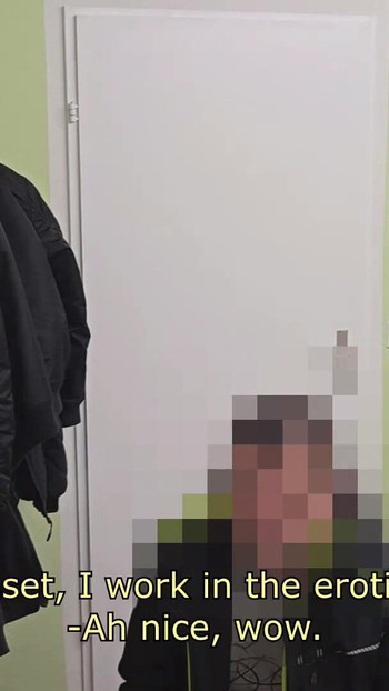 Emotivni trenutak iz "Oženjeni instalater-radnik prihvaća moju ponudu i dopušta mi da mu popušim"