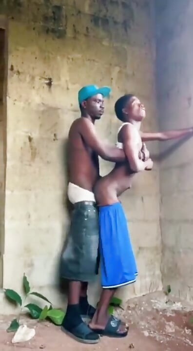 Sex in Uncomplicated Building with Street Guy