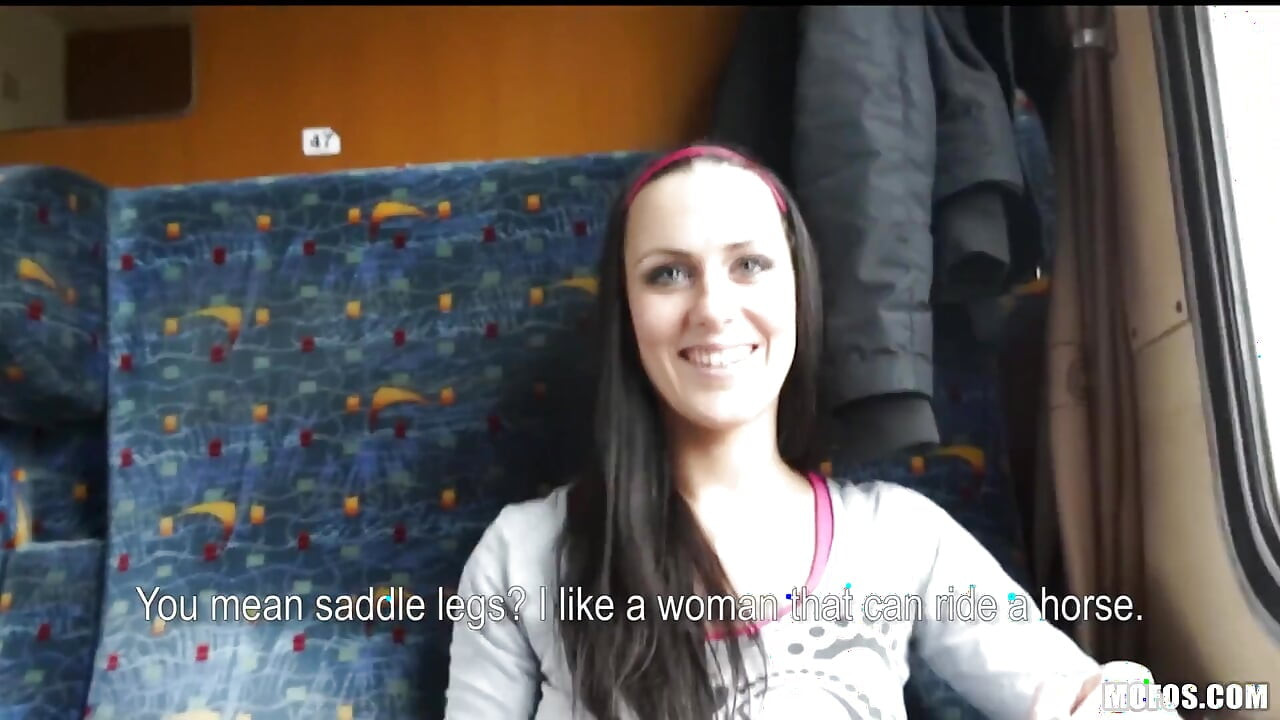 Public Pickups - Petite Euro Babe Mea Melone leva pau estranho no trem