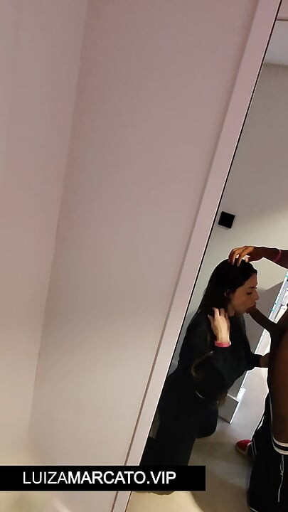 Bbc me fode no hotel enquanto espero pelo meu quarto