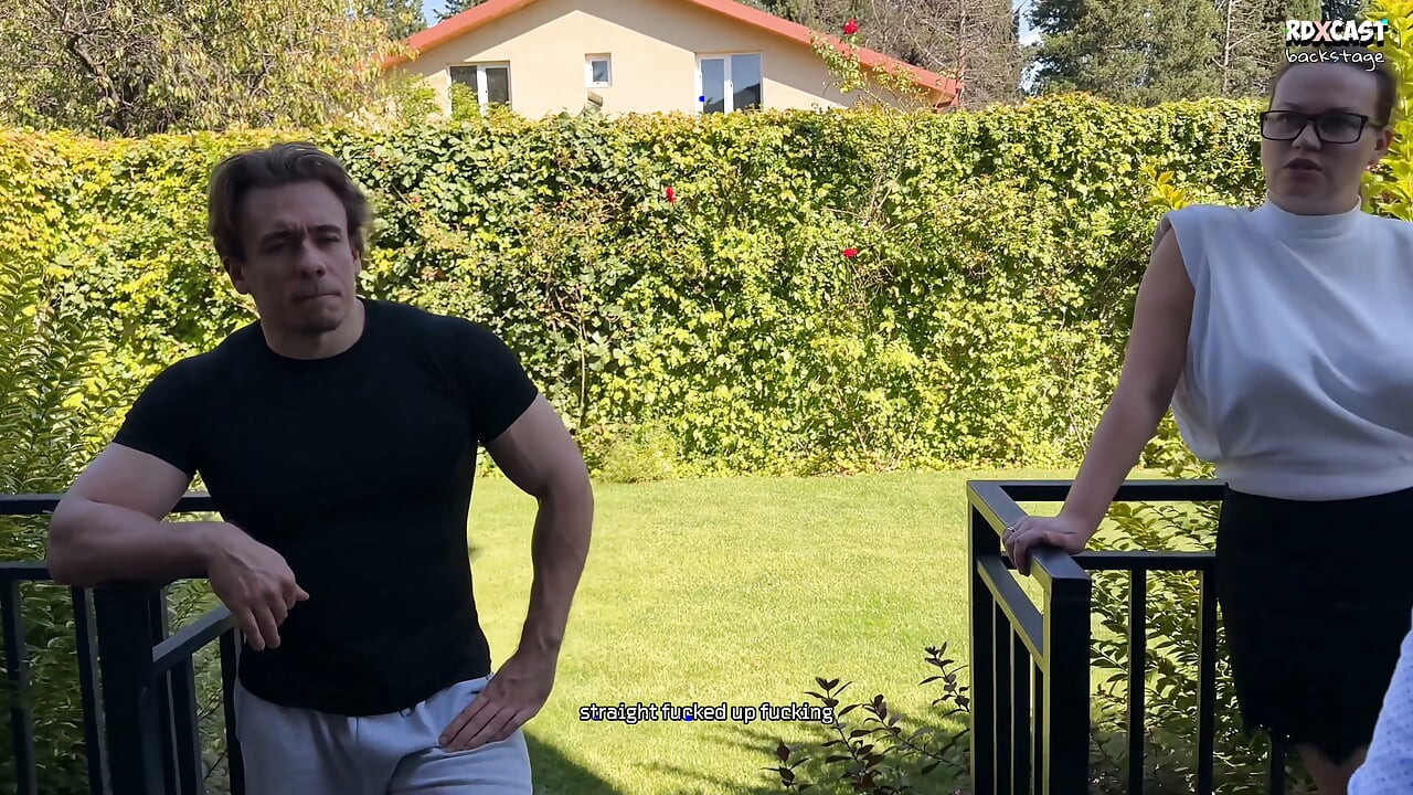 Ach ano, já ve všech jamkách! Šťastná Nicole Murkovski dělá anální sex se třemi kluky na place!