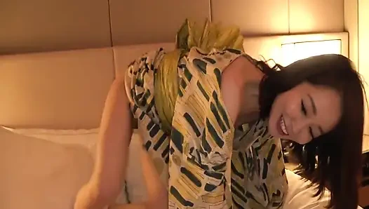 Hotel Rush. Cewek ini Mengambil Kendali Dari Detik Pertama