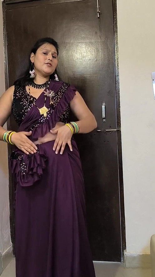 인도 섹시녀 Bhabhi 누드 댄스