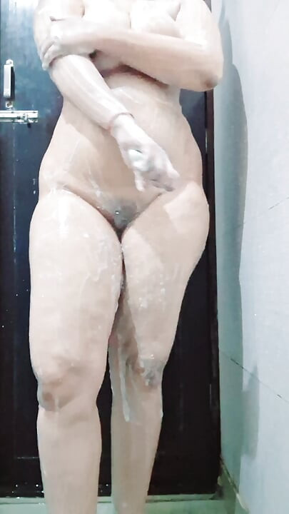 Indian desi cousin caught while bathing, hot indian girl