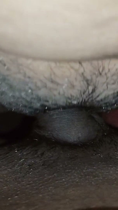 Bhabhi desi hindú teniendo sexo mañanero bajo la frazada, sexo caliente en la habitación con close-up | Clip 2