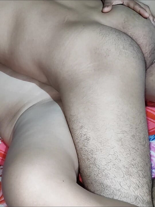 Open my vagina and it's my first time with my Tamil Indian stepsister in this X video.