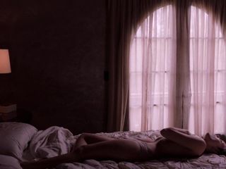 Lili Simmons se masturbe - Banshee S02E02 - Musique réduite