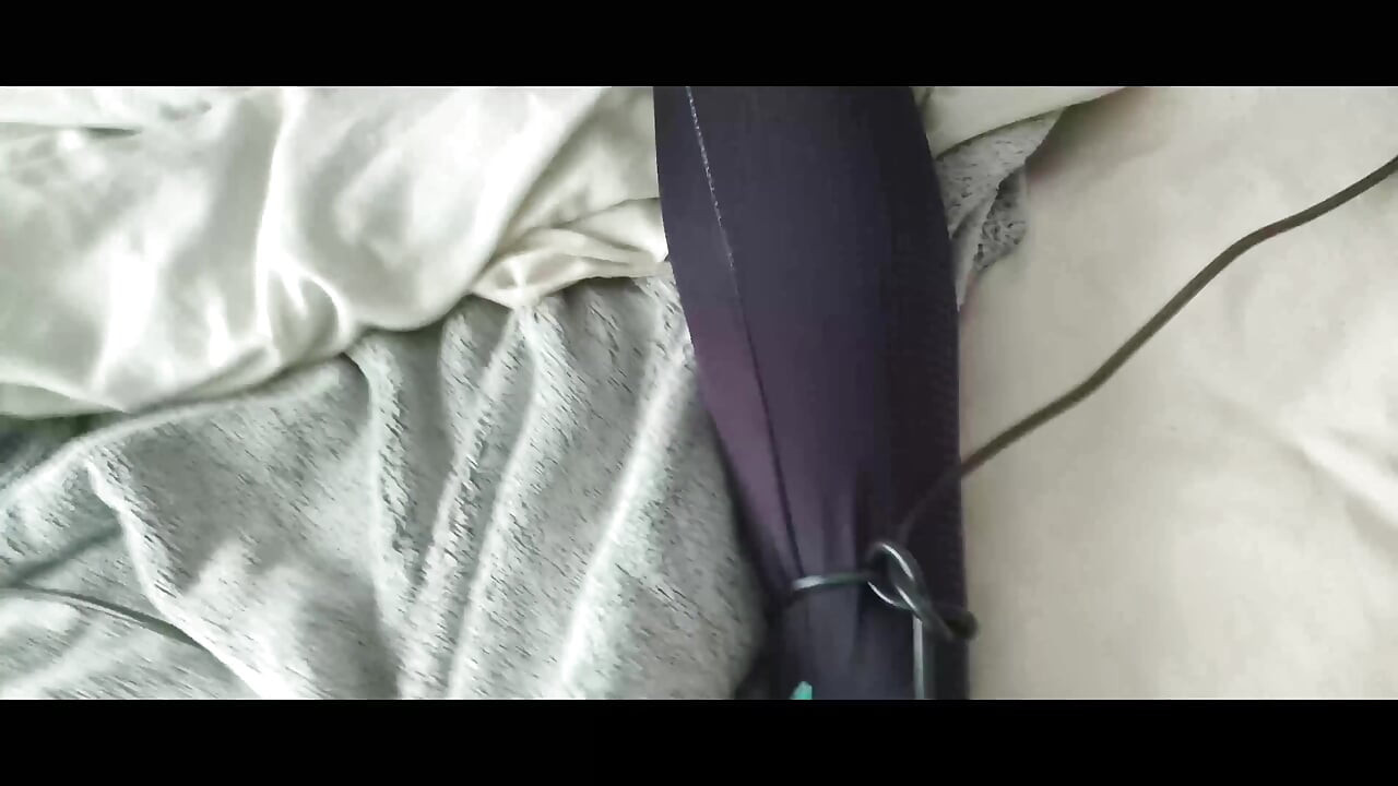 スパイダーグウェンが縛られて、本当にいいセックスを受ける