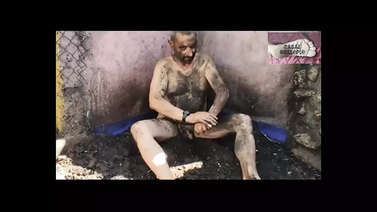 Gresopio Playing with Dirt
