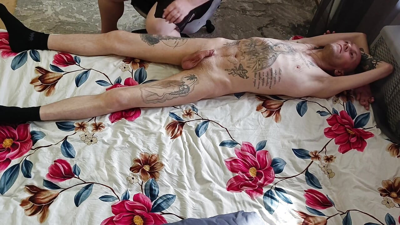 Mother-in-law Does a Body Massage and Jerks off My Dick Before Cumming