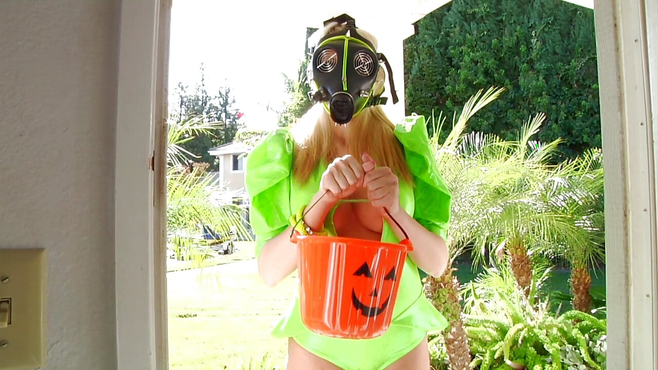 性感的Katie Summers甜蜜的精液款待