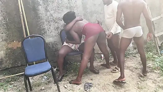 Tamamlanmamış bina dışında dörtlü seks