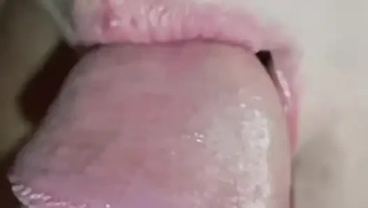 Meine neue stiefmutter kam mich nachts zu Besuch und gab mir einen blowjob, bis ich in ihren mund kam.