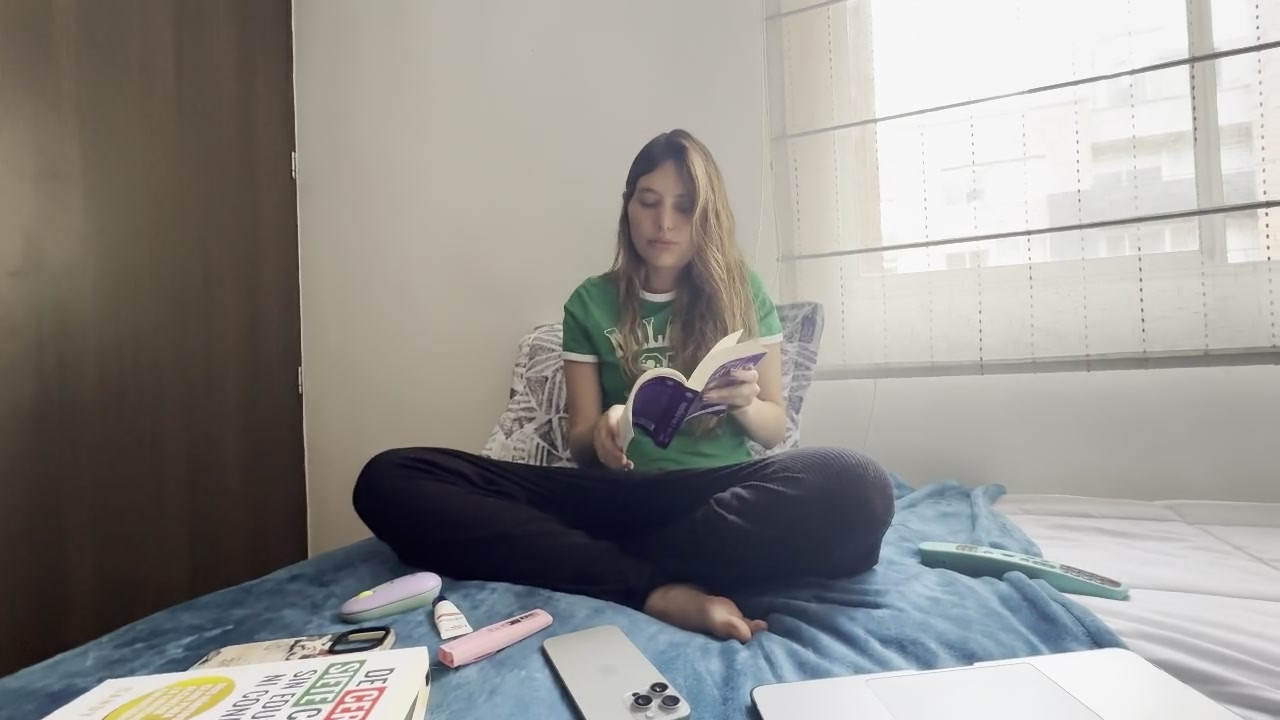 两个女大学生在房间里狠操