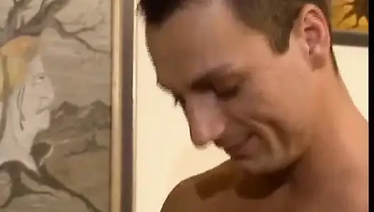 Cewek cantik asal jerman ini enak banget dientot sama 3 kontol sekalian