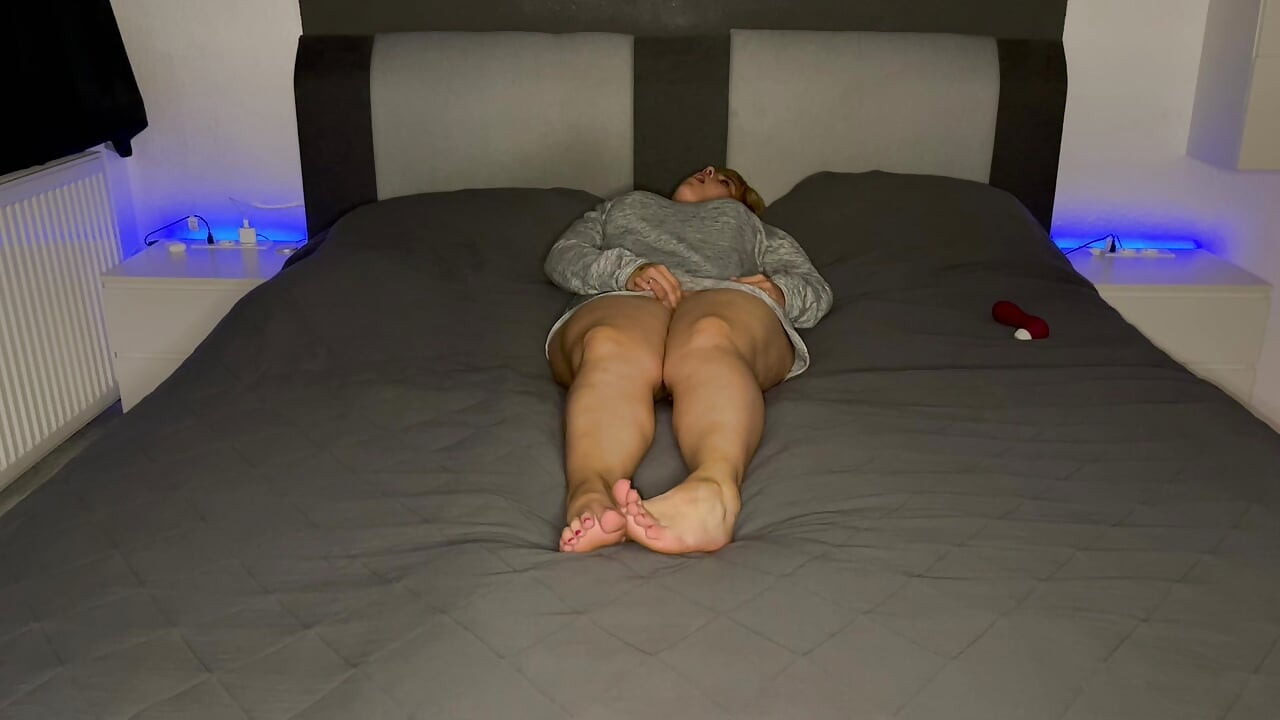 Masturbation Bonie and Clyde pussy fingering clit rubbing trembling twitching moaning multiple orgasms aroused legs lolling