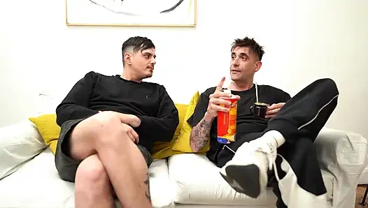 Meine stiefschwester keila Bassi fickt meinen opa Elnonohub, wenn ich sie allein lasse