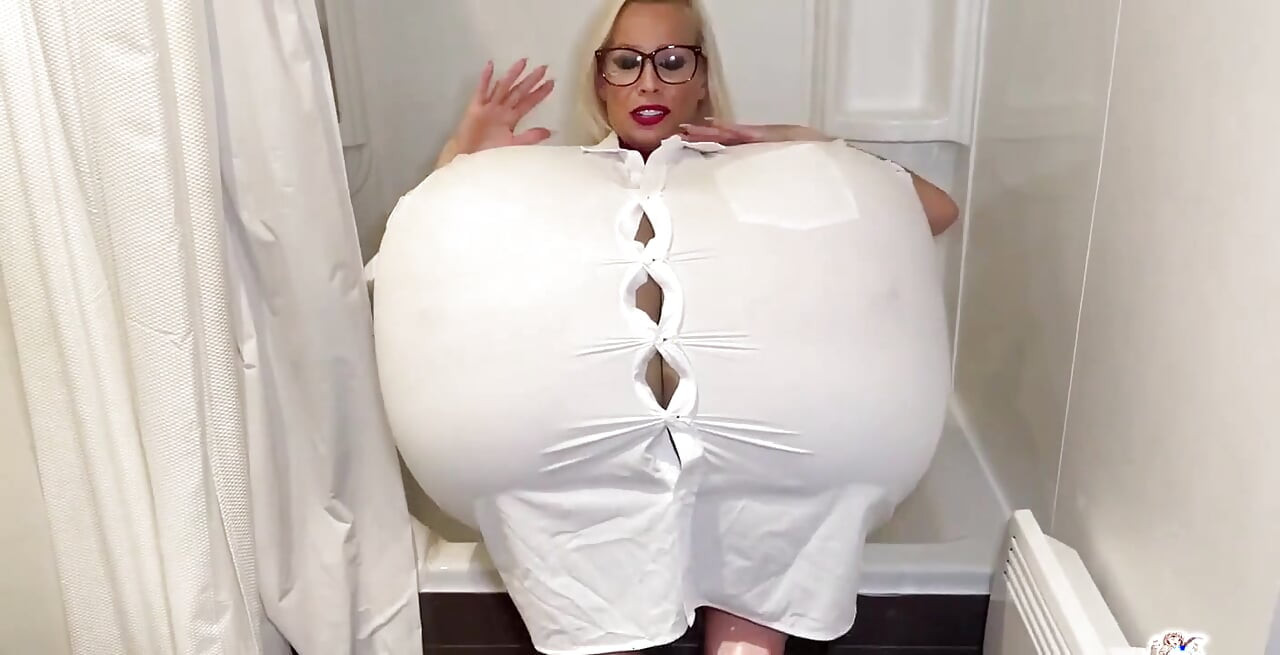 ¡Mi paja hace que mis tetas se inflan! Chaqueta de cuero no puede aguantar!