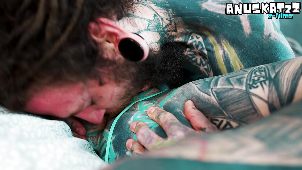 Tattooed Guy with Big Cock Fucks Anal Loving Hippie