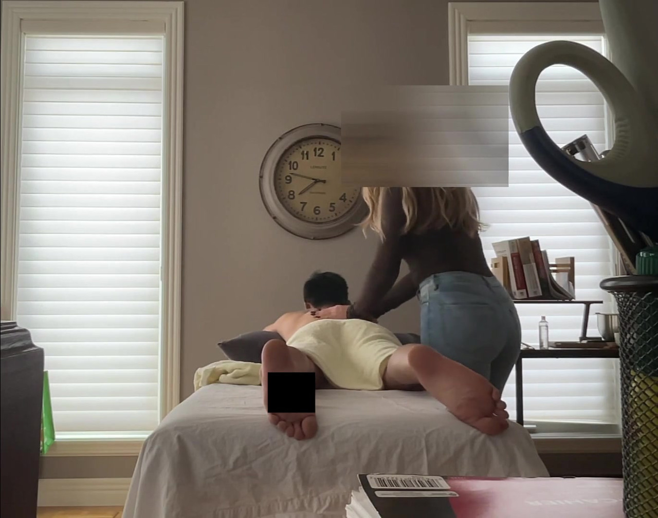 正统的frenchxrussian实习生rmt被巨大的亚洲鸡巴勾引 第一次约会