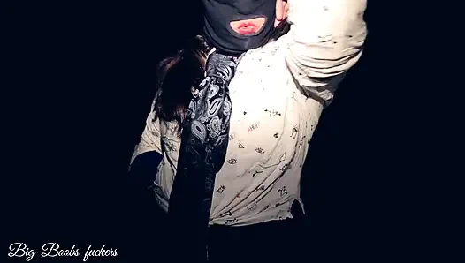 Gadis pantat montok yang lagi sange ini lagi asik muasin memeknya pakai dildo favoritnya