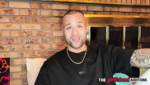 Nikki zee - naskah terbalik di ruangan audisi pacarnya