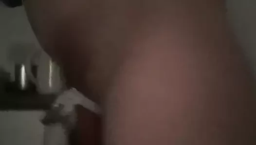 Kafese bağlı kadın kılıklının boşalma öncesi sızdırılmış bölüm #2