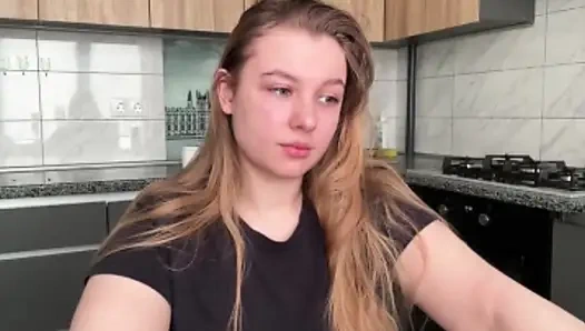 Jucielussie morning masturbating on the kitchen