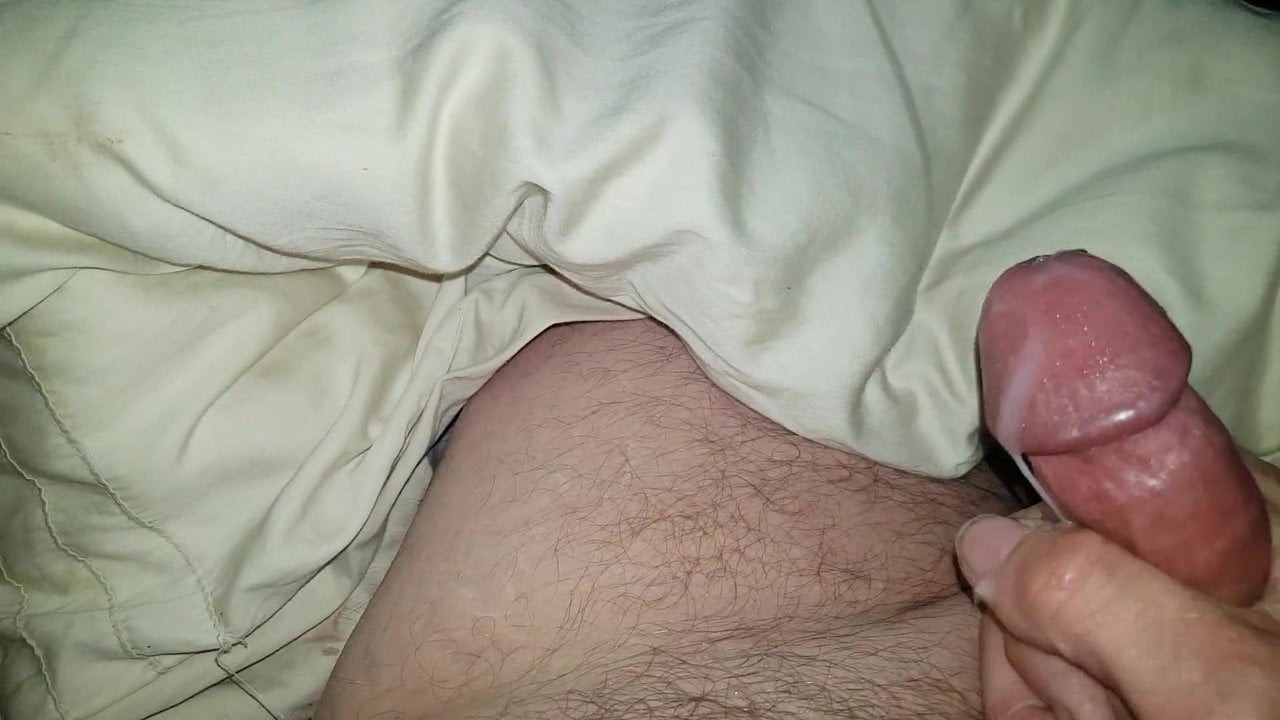 Aussie Guy Wanking to cumshot