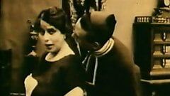 मैस्टर्बेटिंग और अनुनय को चूसना (1920 का विंटेज)