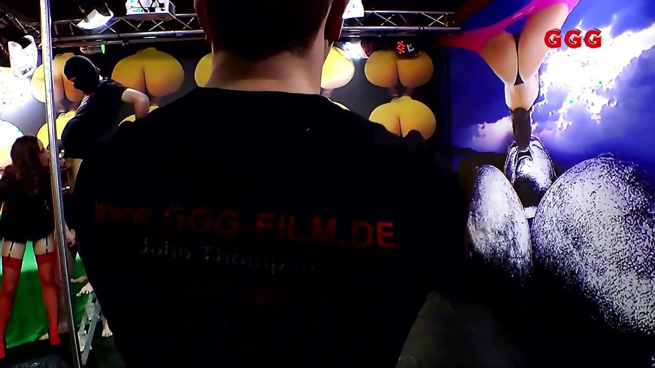 Ggg - Şimdi Beni Doldur! - İç Çamaşırlı Esmer Kadın Yeşil Kanepede Dölleniyor