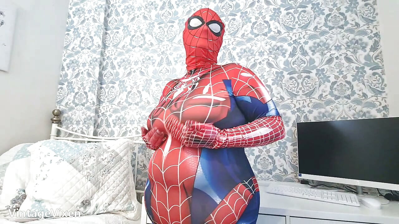 Trick Or Treat Kasama ang Sekswal na BBW Spider Woman na May Malalaking Hinog na Suso