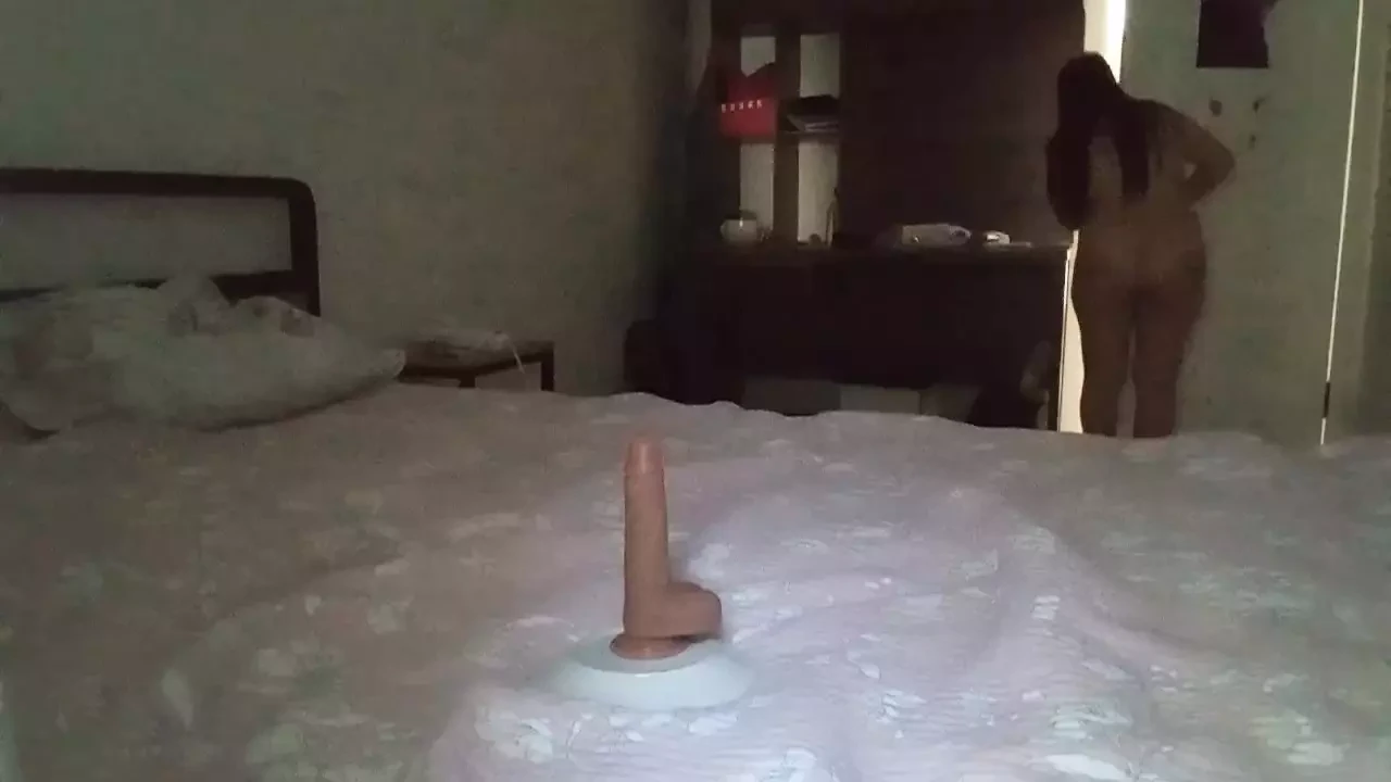 Menina asiática de meias interrompeu o orgasmo depois do banho