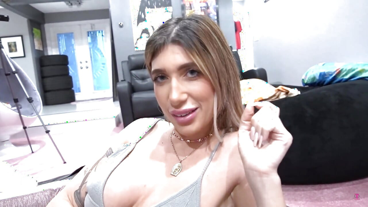 Ex GF Akira Angel Comes Over to Catch up & Get Dicked Down